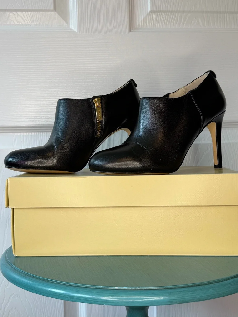 MICHAEL Michael Kors Sammy Black Leather Ankle Booties with 3.5” Heel - size 7
